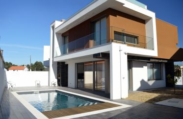 House T2 in Tornada e Salir do Porto of 185 m²
