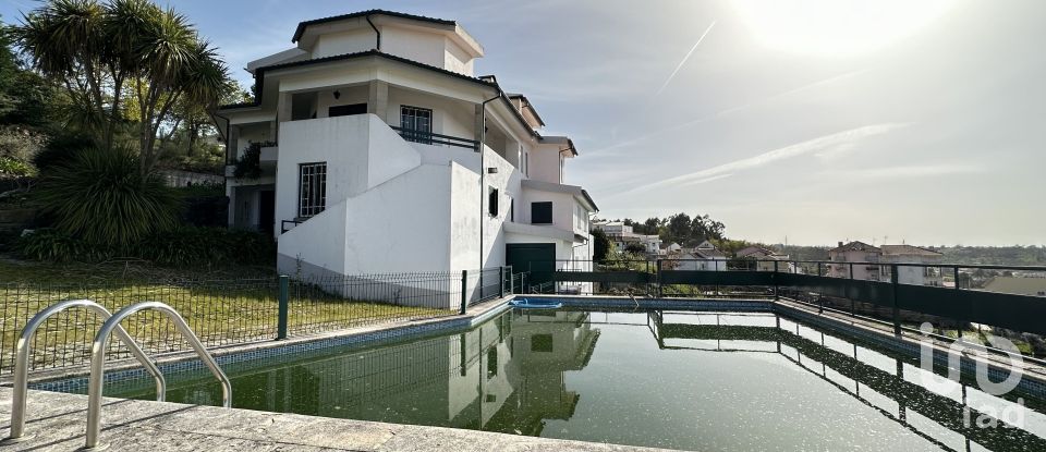 Traditional house T6 in Seia, São Romão e Lapa dos Dinheiros of 800 m²