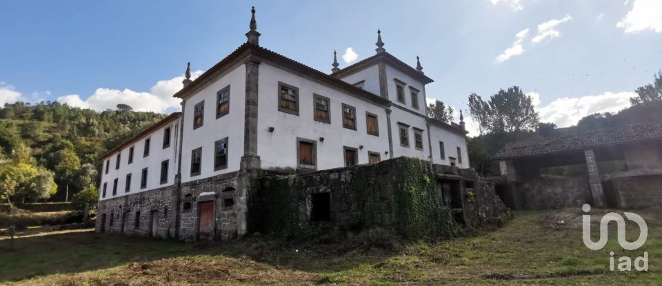 Prédio em Santa Lucrécia de Algeriz e Navarra de 3 000 m²