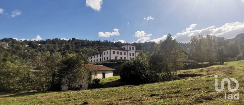 Prédio em Santa Lucrécia de Algeriz e Navarra de 3 000 m²