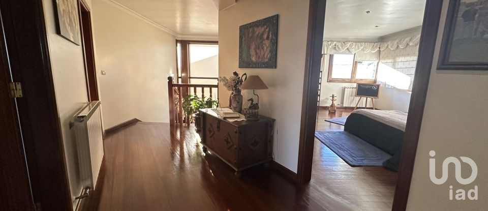 Moradia T4 em Santa Cruz/Trindade E Sanjurge de 400 m²