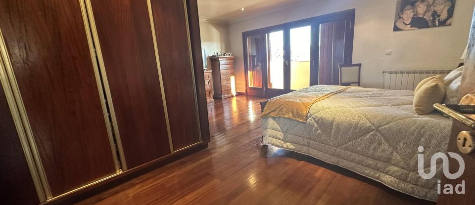 Moradia T4 em Santa Cruz/Trindade E Sanjurge de 400 m²