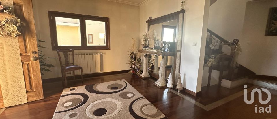 Moradia T4 em Santa Cruz/Trindade E Sanjurge de 400 m²