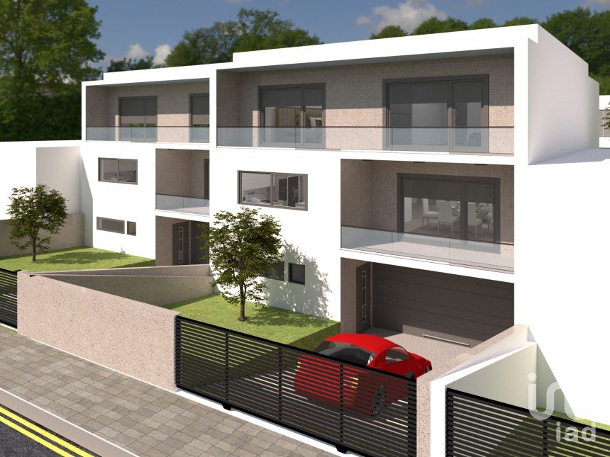 Terreno urbano em Vila Real de 248 m²