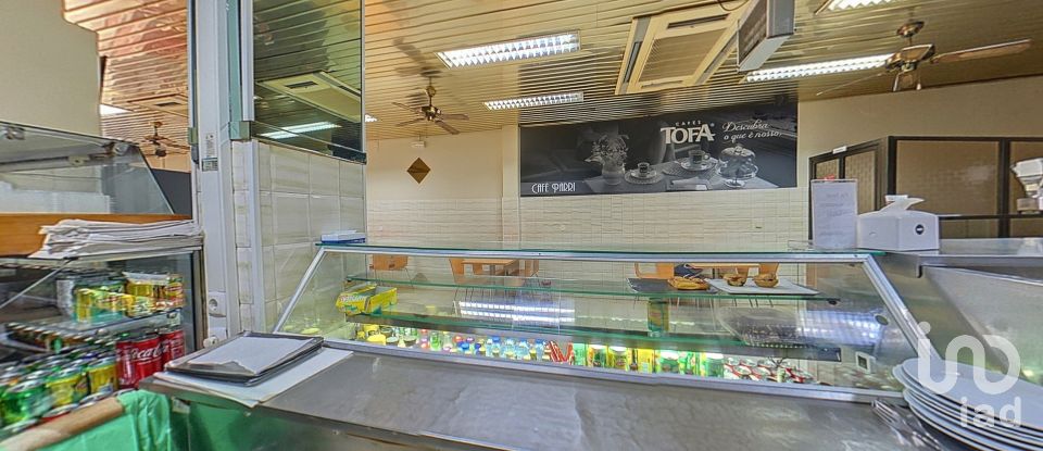 Boutique/Local commercial à Charneca De Caparica E Sobreda de 96 m²