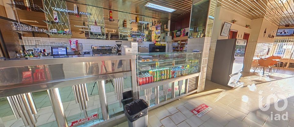 Shop / premises commercial in Charneca De Caparica E Sobreda of 96 m²
