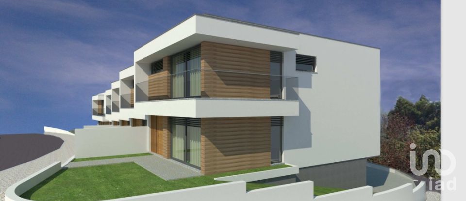 Casa de Cidade T3 em Oliveira De Azeméis, Santiago De Riba-Ul, Ul, Macinhata Da Seixa E Madail de 227 m²