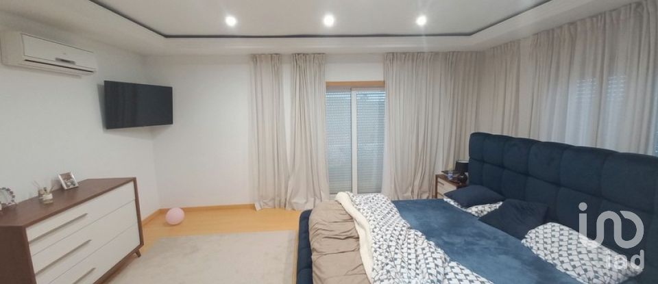 Moradia T4 em Aldeia Galega da Merceana e Aldeia Gavinha de 294 m²