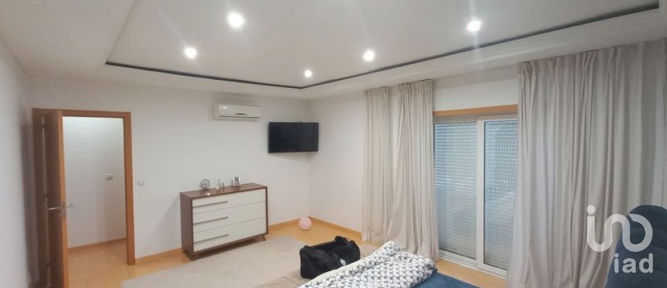 Moradia T4 em Aldeia Galega da Merceana e Aldeia Gavinha de 294 m²