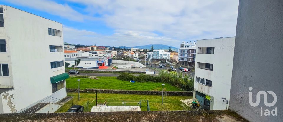 Apartamento T4 em Ponta Delgada (São José) de 112 m²