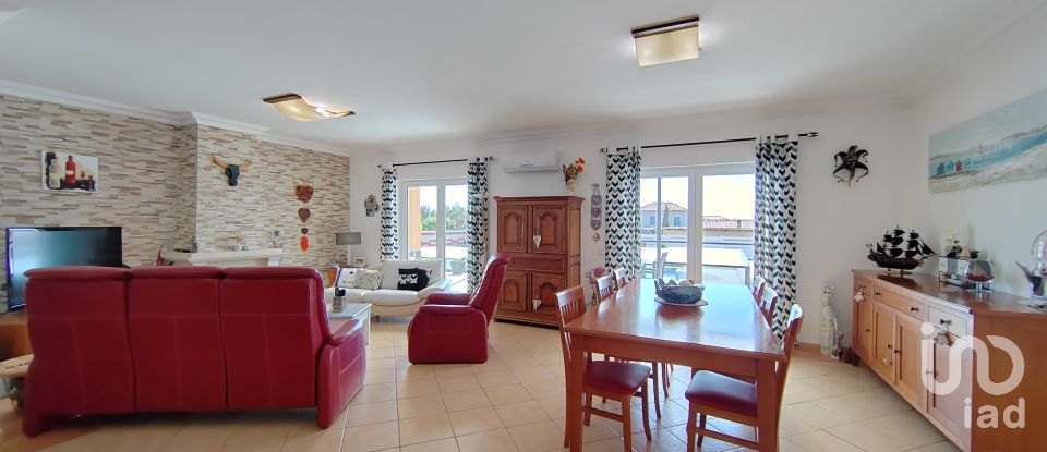 House T4 in Quelfes of 182 m²