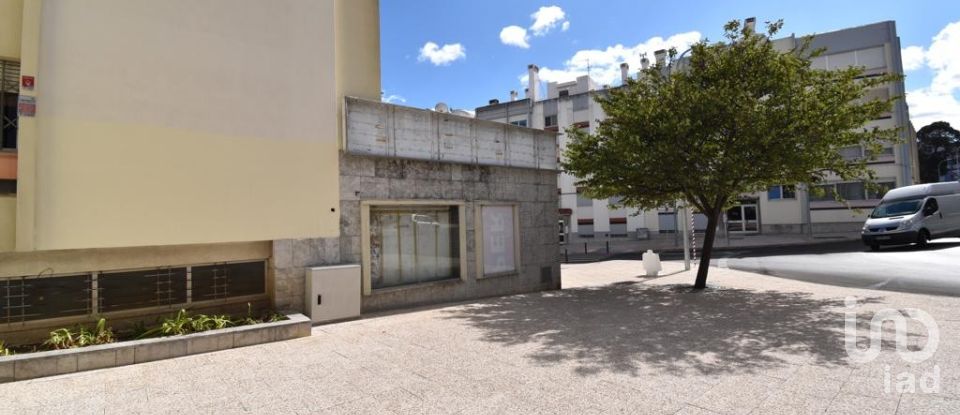 Loja / Estabelecimento Comercial em Algés, Linda-a-Velha e Cruz Quebrada-Dafundo de 1 750 m²