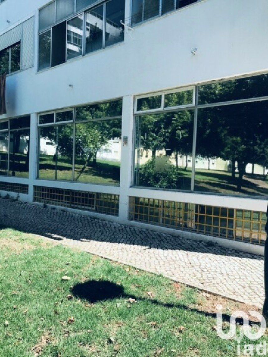 Surface diverse à Oeiras e São Julião da Barra, Paço de Arcos e Caxias de 189 m²