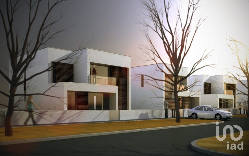 Building land in Vieira de Leiria of 535 m²