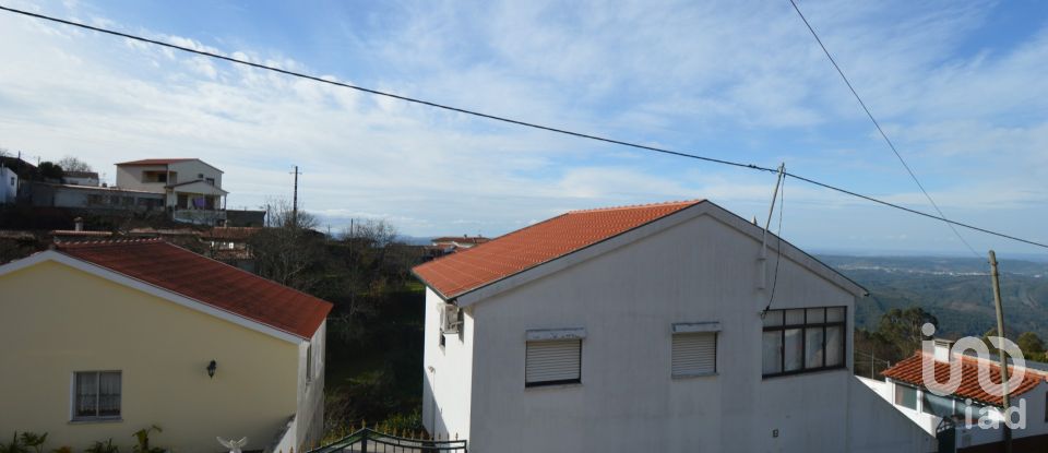 House T4 in Vila Nova of 107 m²