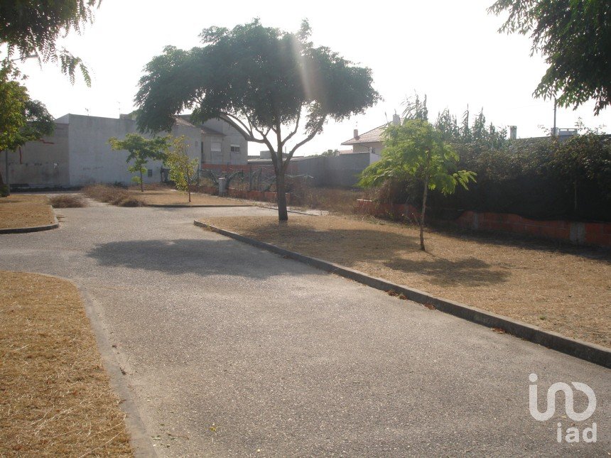 Building land in Vieira de Leiria of 293 m²