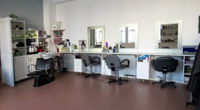Boutique/Local commercial à Freixianda, Ribeira do Fárrio e Formigais de 81 m²