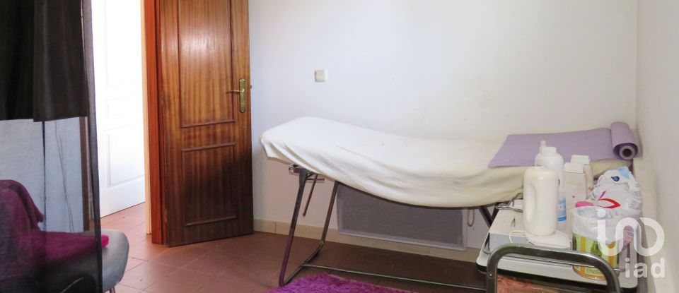 Loja / Estabelecimento Comercial em Freixianda, Ribeira do Fárrio e Formigais de 81 m²