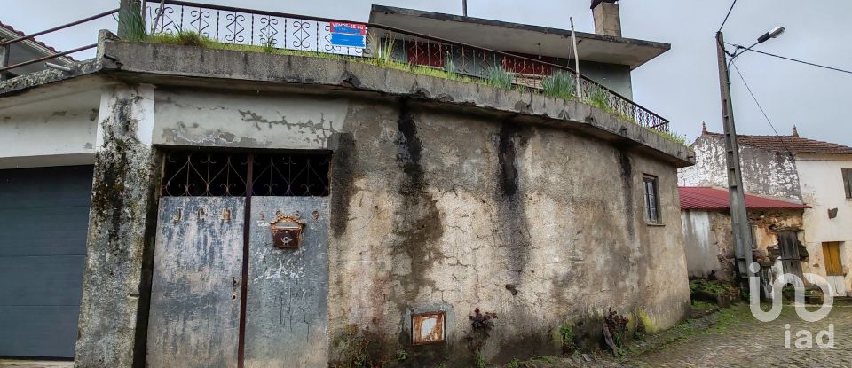 Maison de village T3 à Aguda de 312 m²