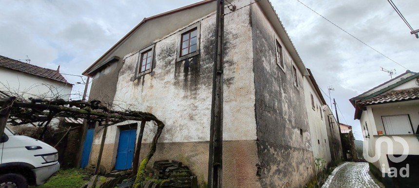 Maison de village T3 à Aguda de 312 m²