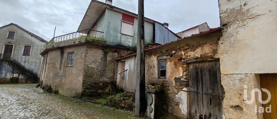 Maison de village T3 à Aguda de 312 m²