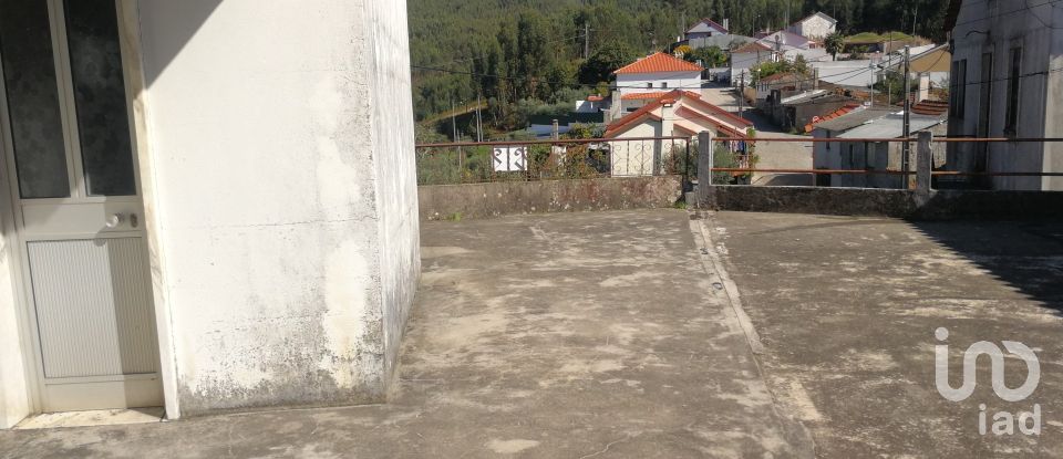 Maison de village T3 à Aguda de 312 m²