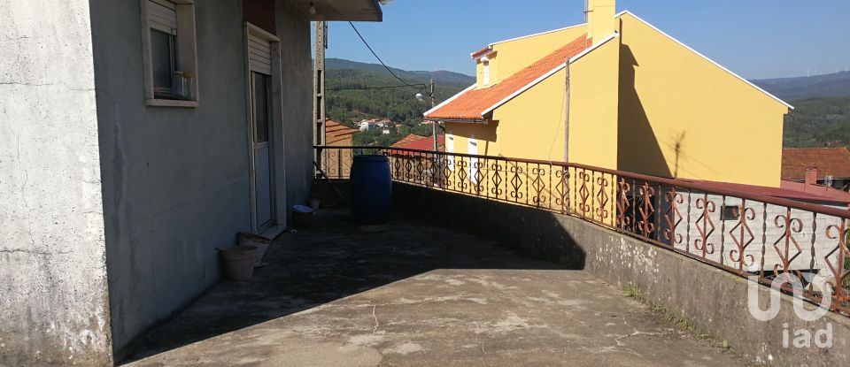 Maison de village T3 à Aguda de 312 m²