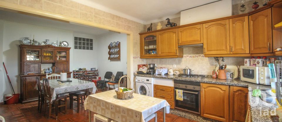 Maison de village T3 à Nossa Senhora da Graça dos Degolados de 165 m²