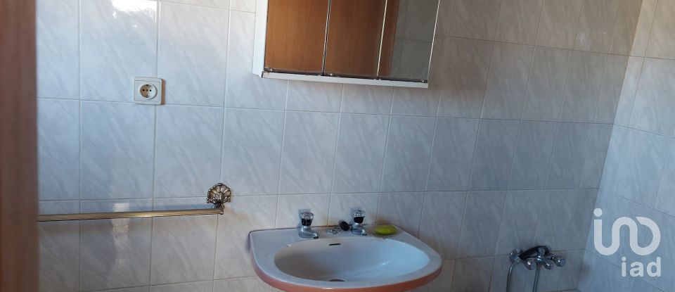 Maison de village T2 à Alqueidão da Serra de 108 m²