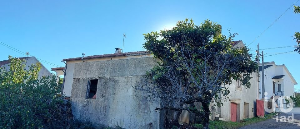 Maison de village T2 à Alqueidão da Serra de 108 m²