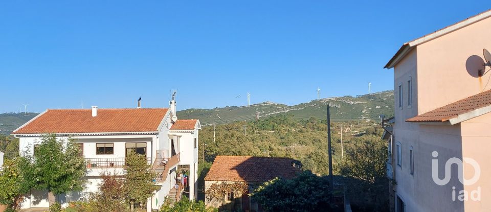 Maison de village T2 à Alqueidão da Serra de 108 m²