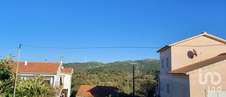 Maison de village T2 à Alqueidão da Serra de 108 m²
