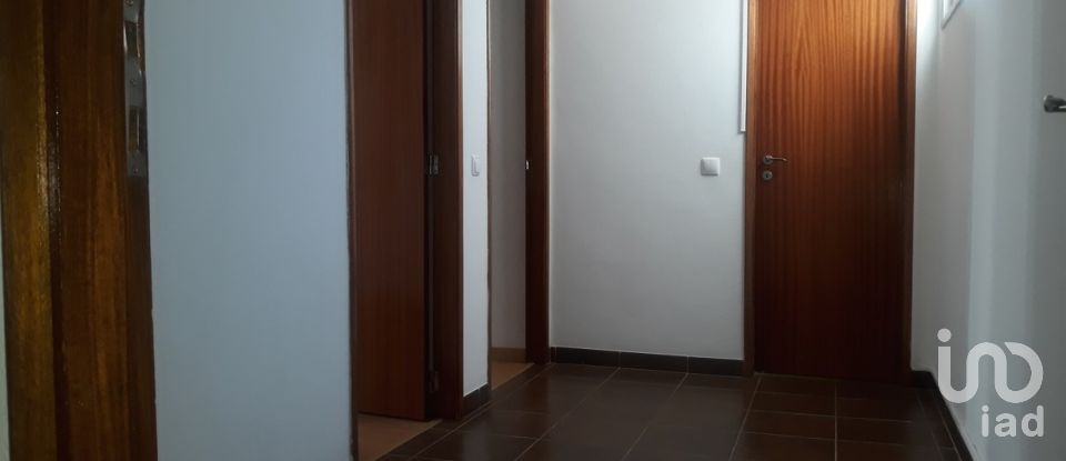 Apartment T2 in Sé e São Lourenço of 90 m²