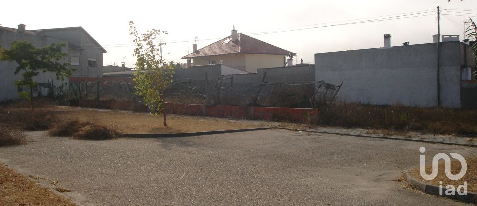 Building land in Vieira de Leiria of 282 m²