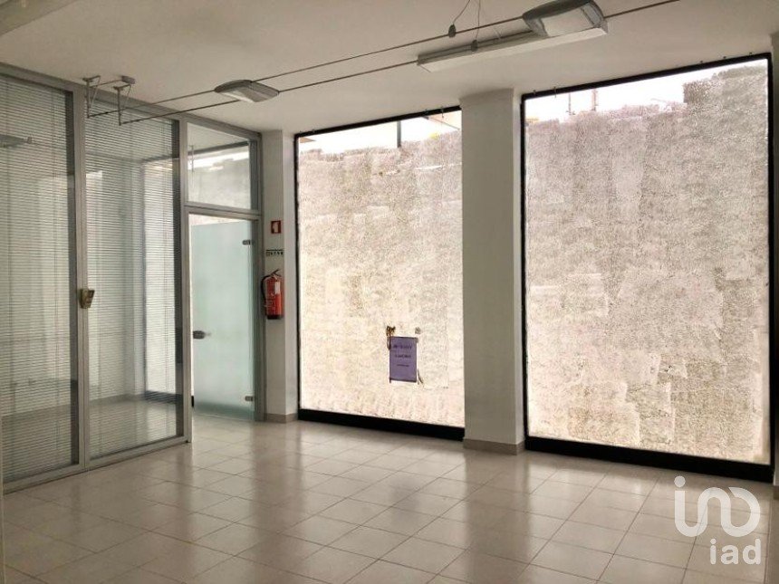 Loja / Estabelecimento Comercial em Faro (Sé e São Pedro) de 50 m²