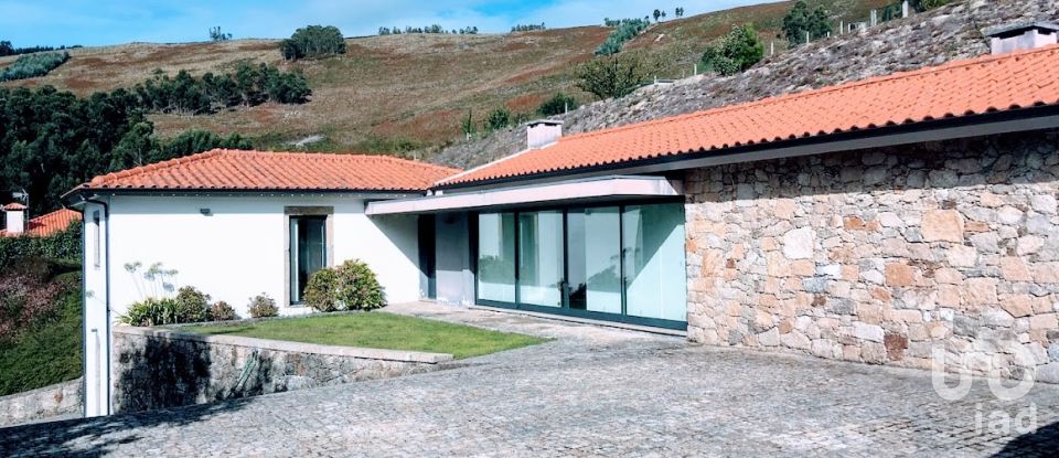 House T4 in Serdedelo of 214 m²