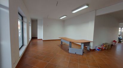 Boutique/Local commercial à Arcos e Mogofores de 128 m²