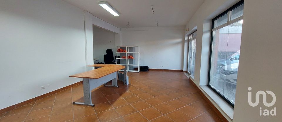 Boutique/Local commercial à Arcos e Mogofores de 128 m²