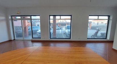 Boutique/Local commercial à Arcos e Mogofores de 128 m²