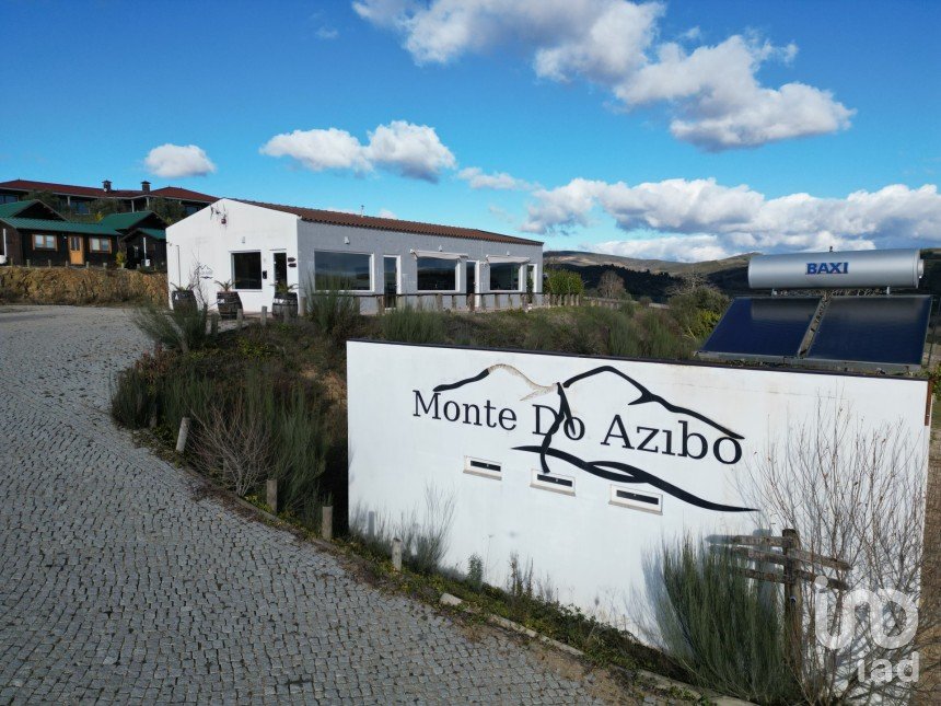 Maison rustique T10 à Podence e Santa Combinha de 380 m²