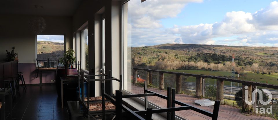 Maison rustique T10 à Podence e Santa Combinha de 380 m²