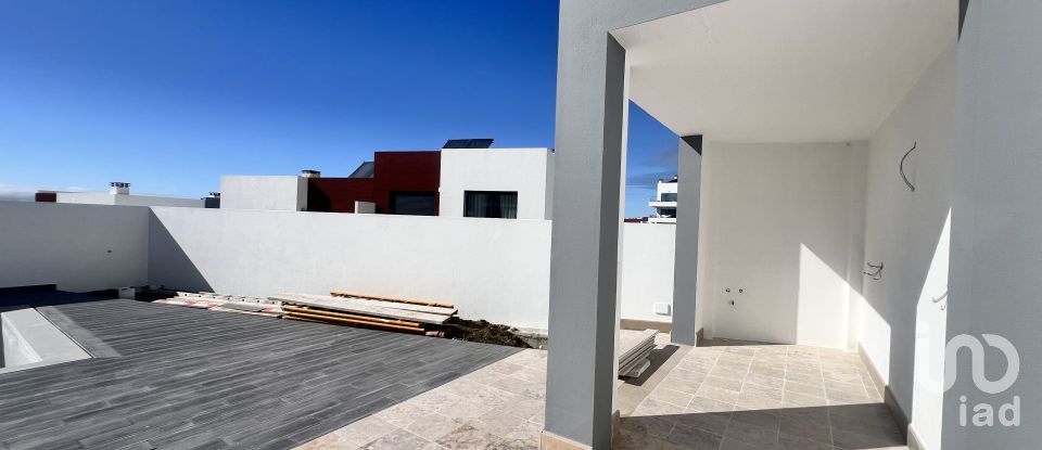Casa / Villa T4 em Carvoeira de 308 m²
