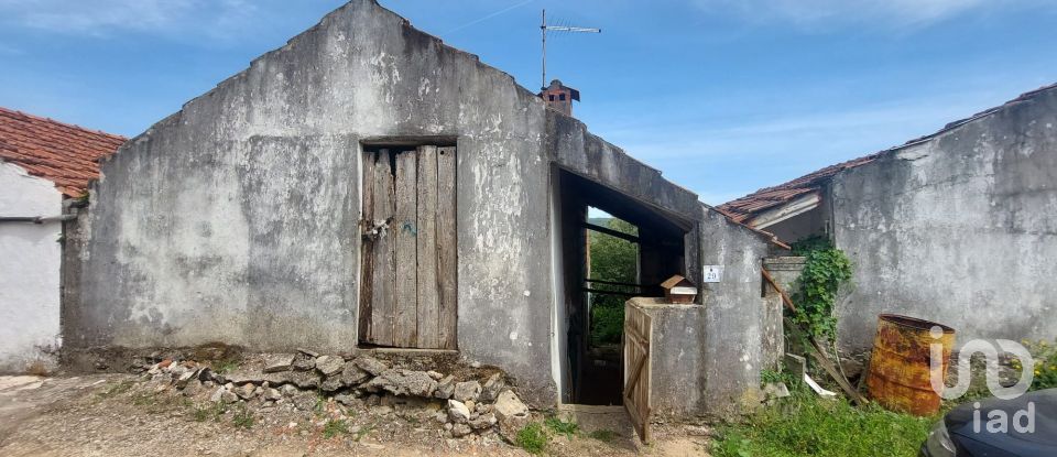 Maison de village T2 à Arrimal e Mendiga de 80 m²