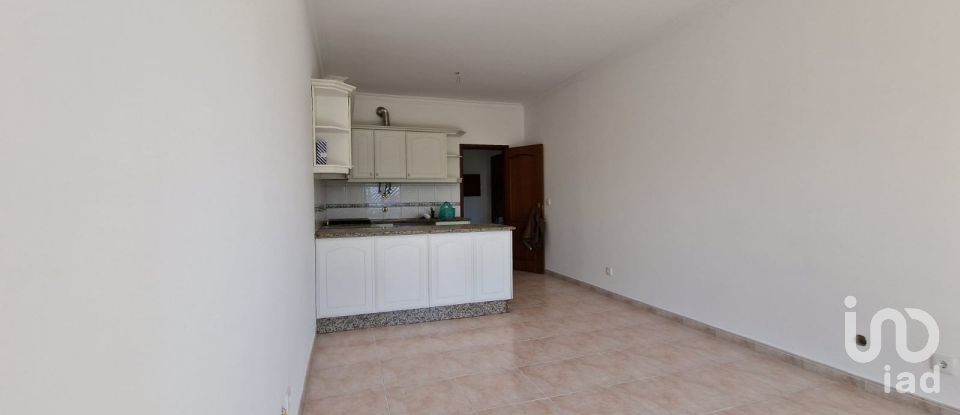 Apartment T2 in Charneca De Caparica E Sobreda of 72 m²