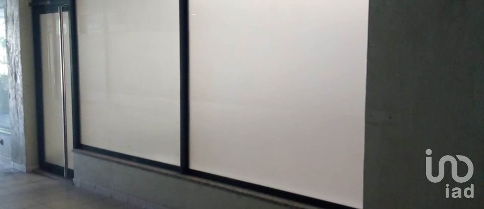 Boutique/Local commercial à Real, Dume E Semelhe de 50 m²