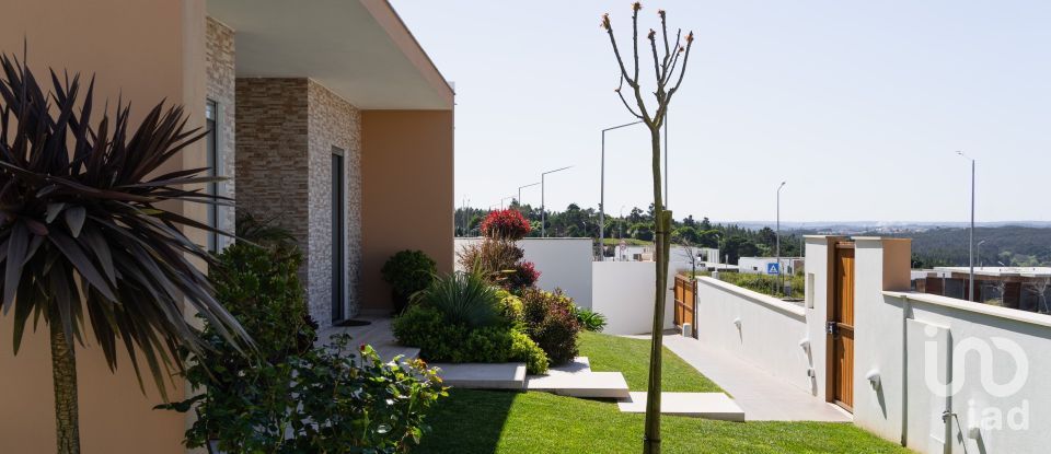 Casa T4 em Caldas da Rainha - Santo Onofre e Serra do Bouro de 200 m²