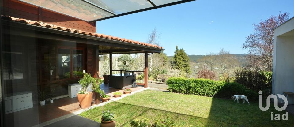 Ferme T3 à Fataunços e Figueiredo das Donas de 253 m²