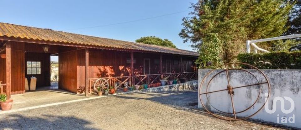 Farm T7 in Azueira e Sobral da Abelheira of 694 m²