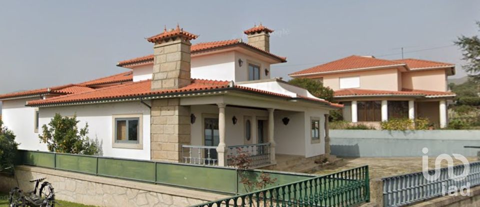 House T4 in Santa Comba of 418 m²