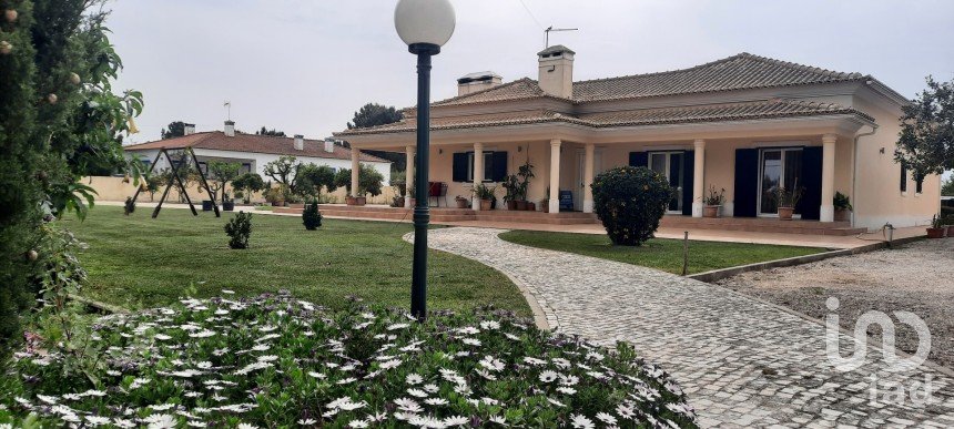 Casa / Villa T4 em Quinta do Anjo de 200 m²
